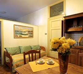 Kleines Zimmer Mit Küchenzeile