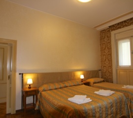Schlafzimmer Mit Doppelbett